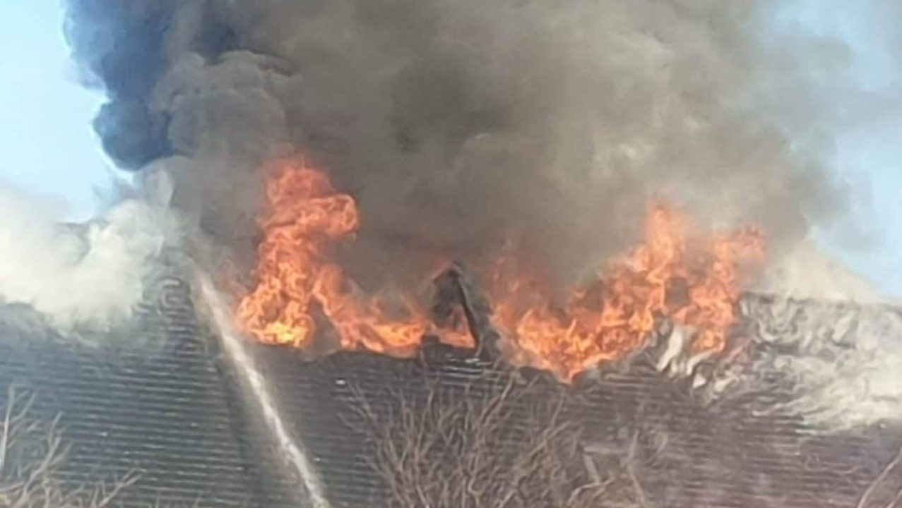 Huge plumes of smoke as firefighters tackle Kinross house fire