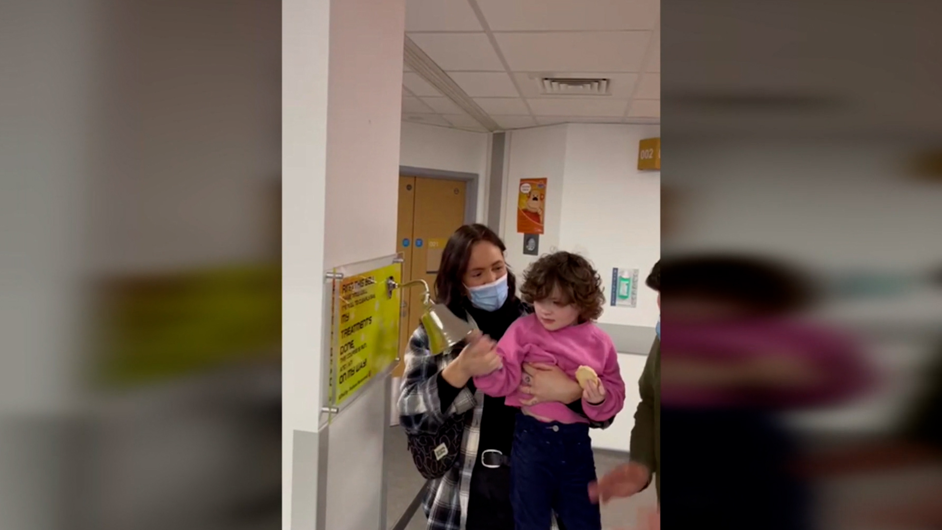 Flora with mum Stephanie as she rang the bell at the end of her cancer treatment.