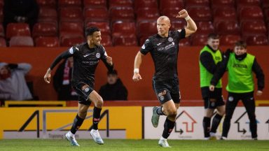 St Mirren forward Curtis Main scores twice to sink managerless Aberdeen