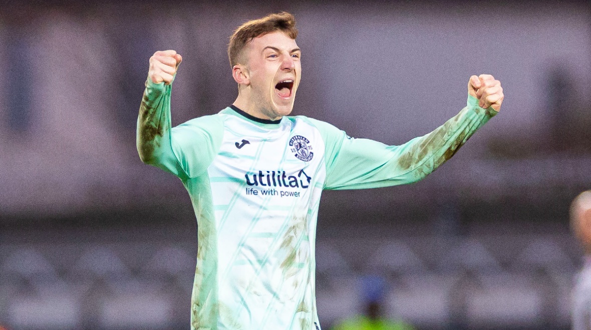 Hibs midfielder Josh Campbell agrees contract extension until summer of 2027