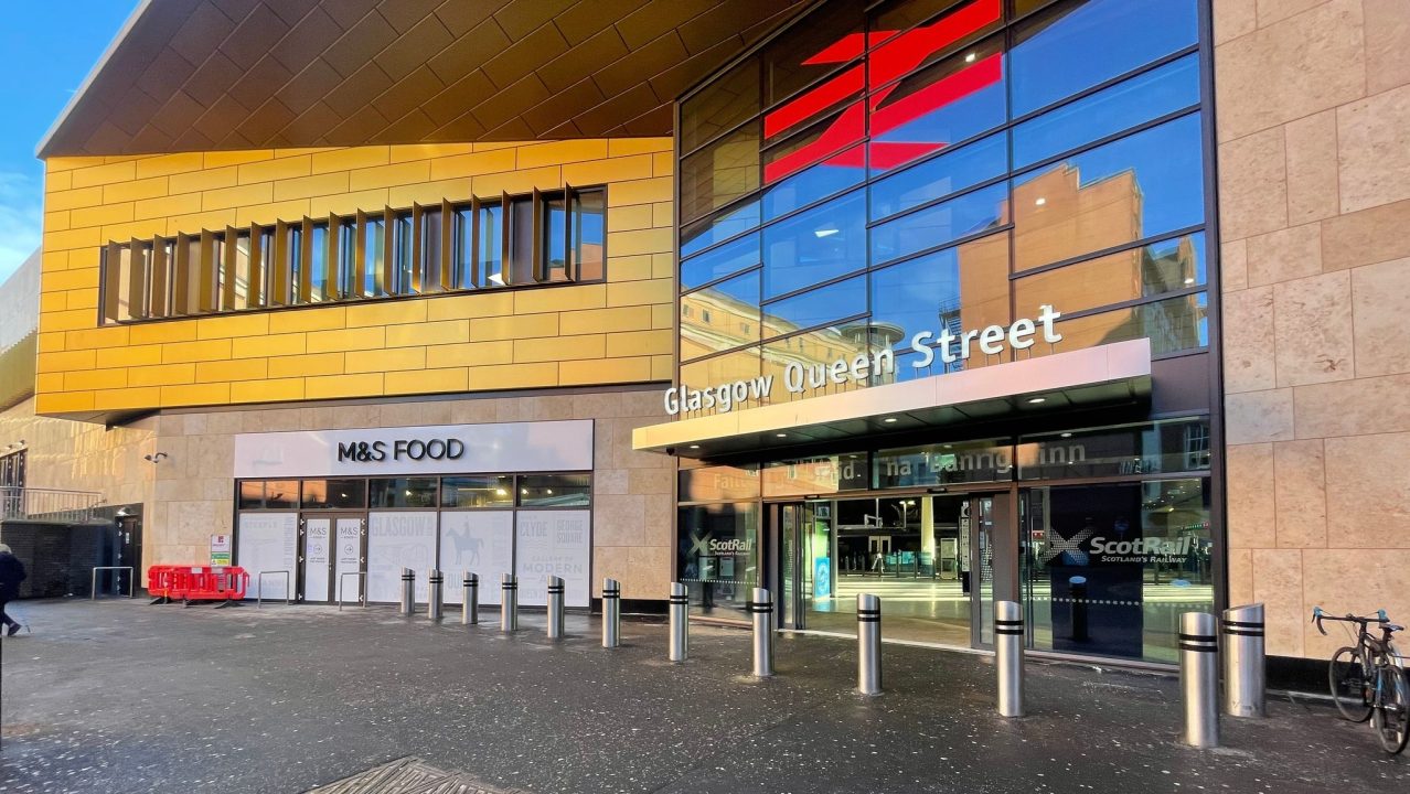 New Marks and Spencer opens its doors at Glasgow Queen Street following train station revamp