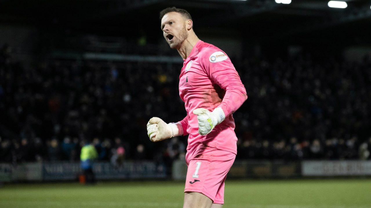 St Mirren goalkeeper Trevor Carson signs one-year contract extension