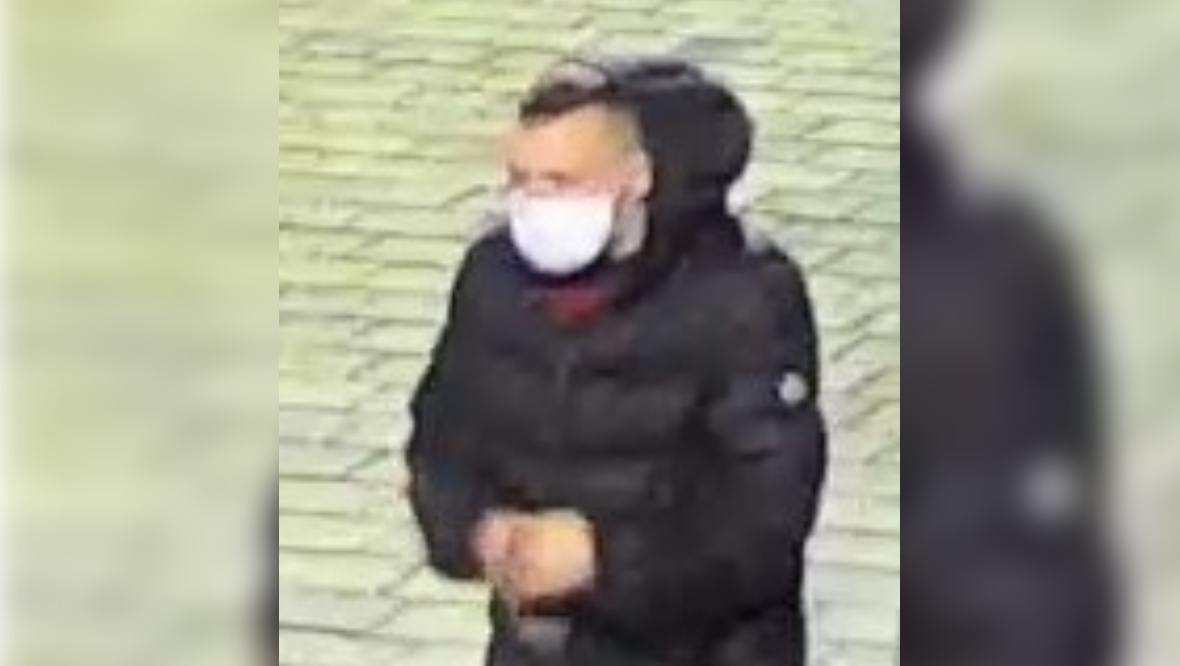 Glasgow CCTV image released after three cars set ablaze in St Vincent car park