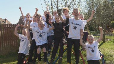Boy with neuroblastoma’s classmates shave off hair in solidarity