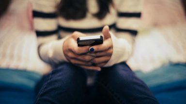 Study to examine how social media and other technology affects mental health