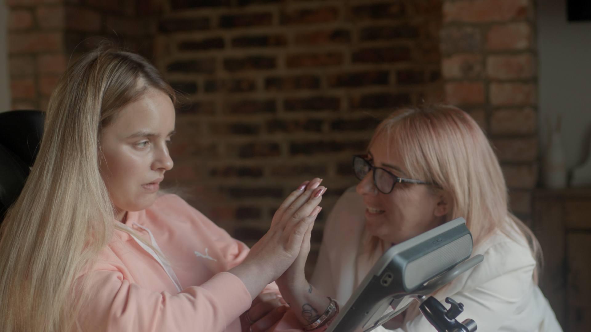 Angel Lynn high-fiving her mother Nikki at home in Leicester.