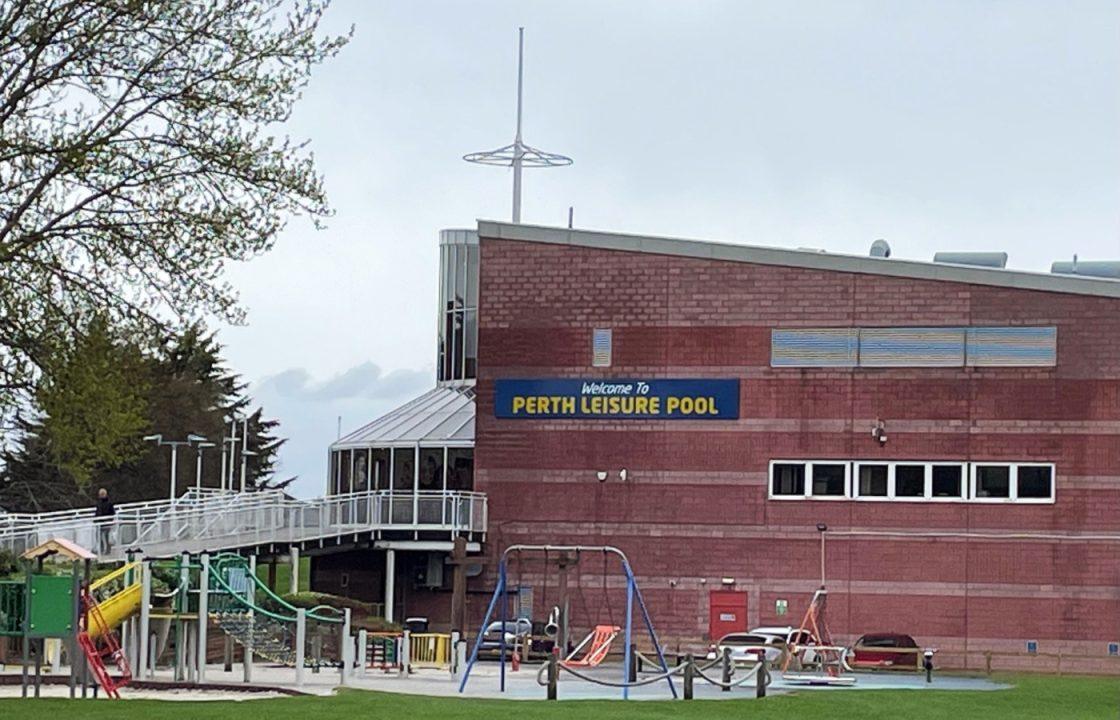 Perth swimming pool partly reopens after discovery of parasite linked to vomiting and diarrhoea