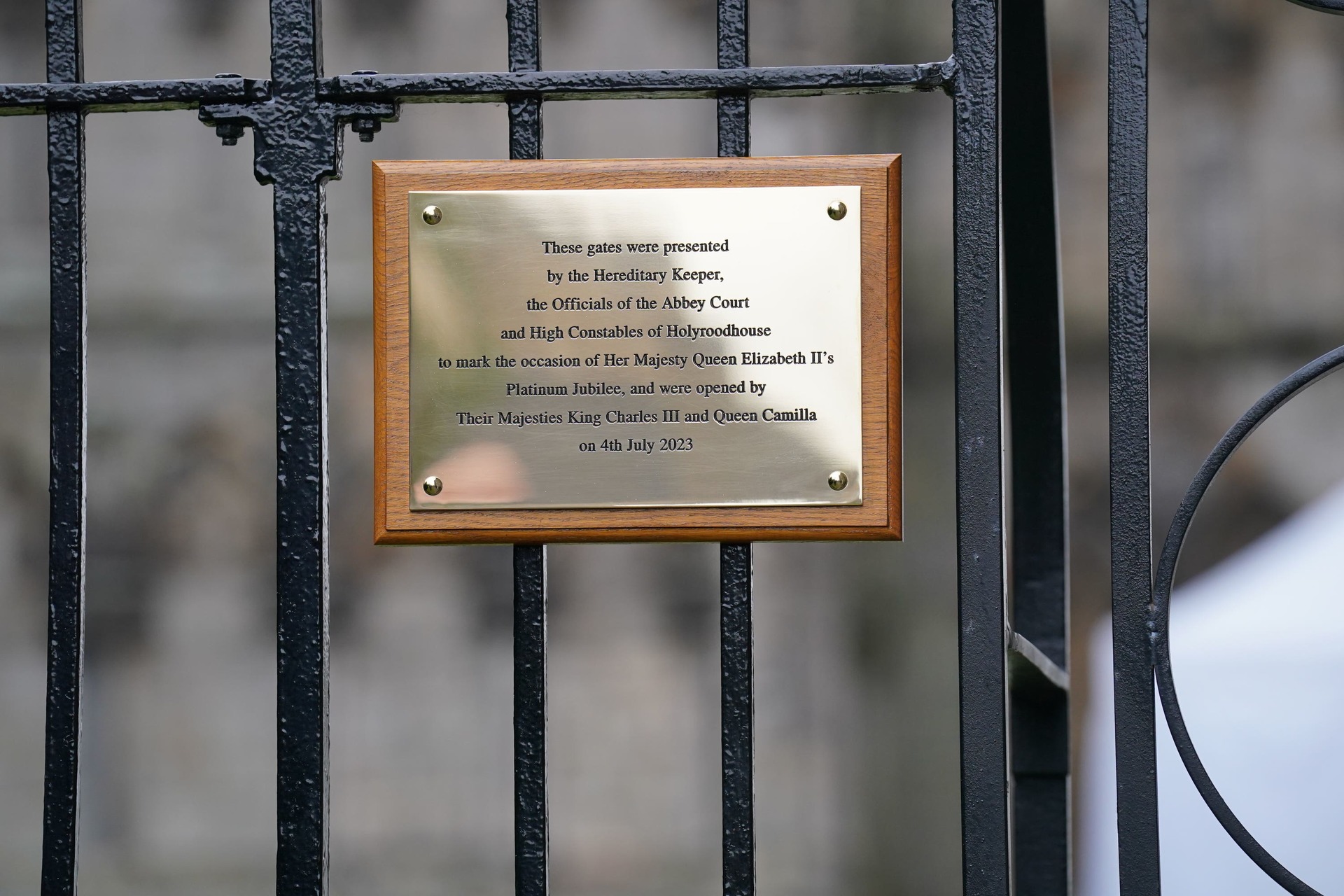 The royal couple unveil a plaque.