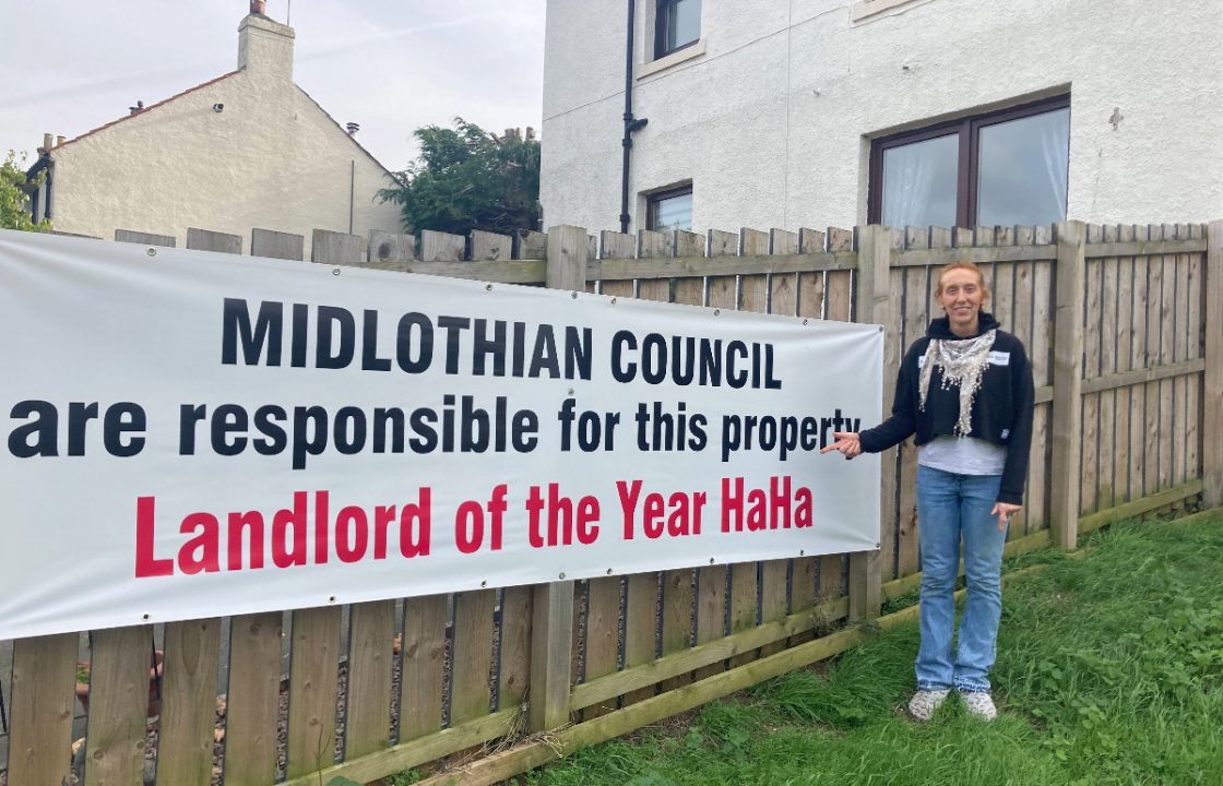 Sign shaming council hung as resident suffers sewage leaks in Midlothian