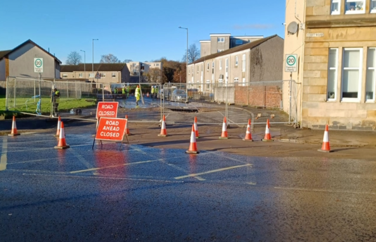 Burst 27-inch water main leaves Campbell Street closed in Renfrew.