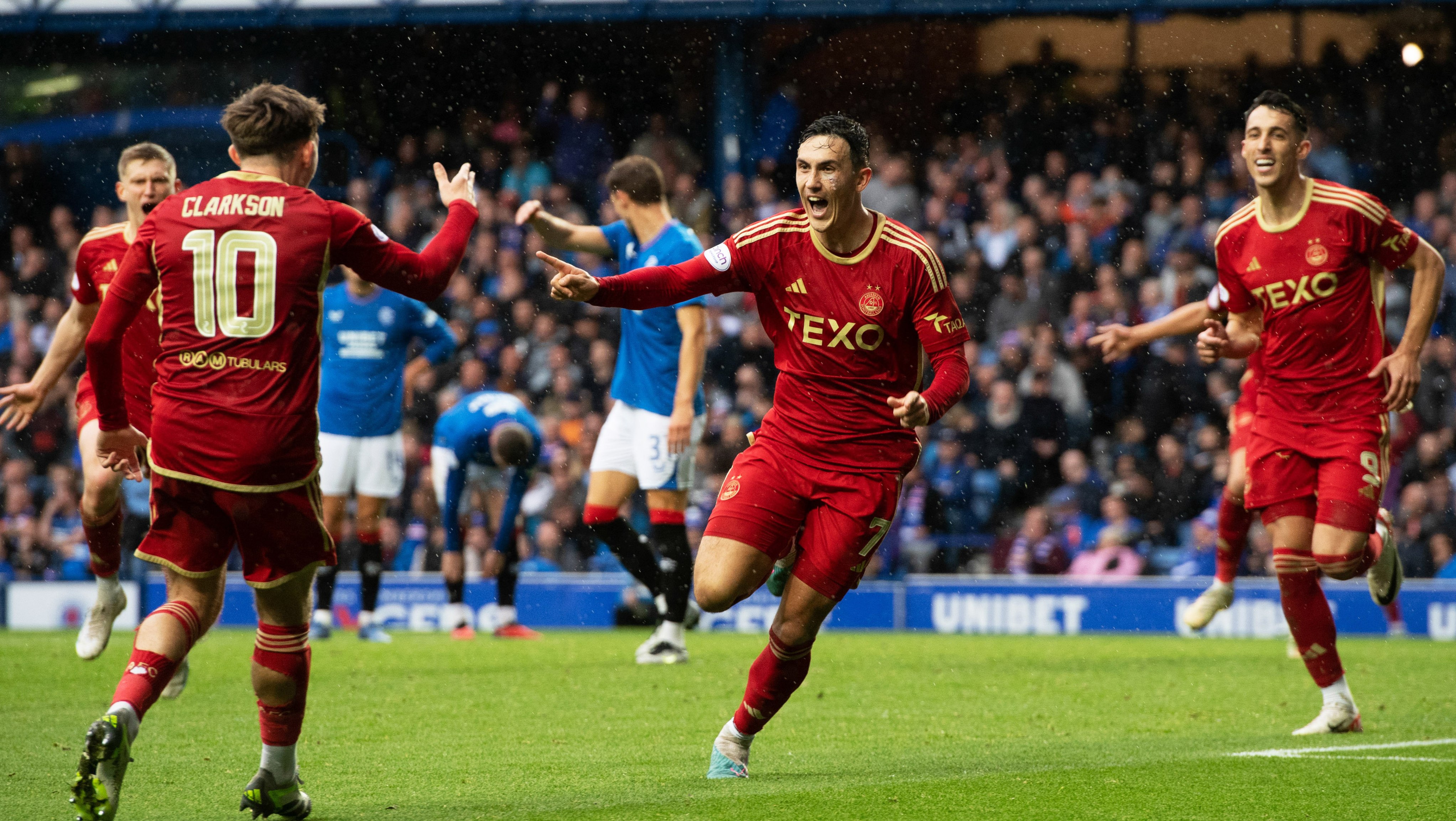 GLASGOW, SCOTLAND - SEPTEMBER 30: Jamie McGrath celebrates after scoring to make it 2-0 Aberdeen during a cinch Premiership match between Rangers and Aberdeen at Ibrox Stadium, on September 30, 2023, in Glasgow, Scotland. (Photo by Sammy Turner / SNS Group)