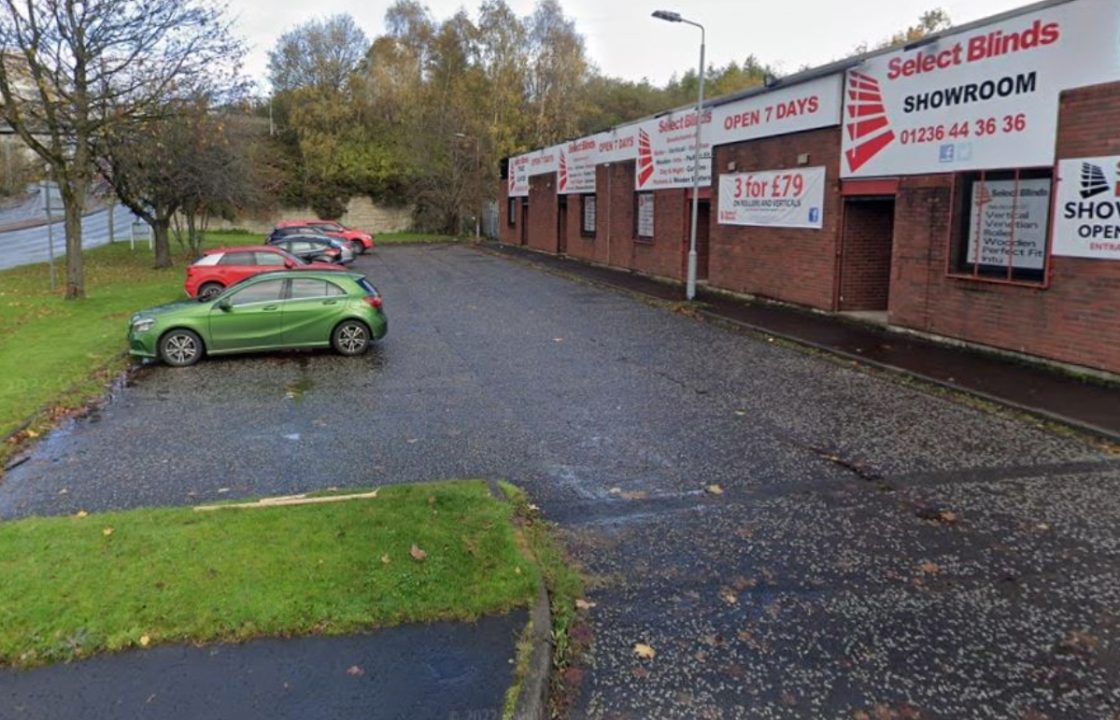 Manhunt launched following double attempted car-jacking in Lanarkshire