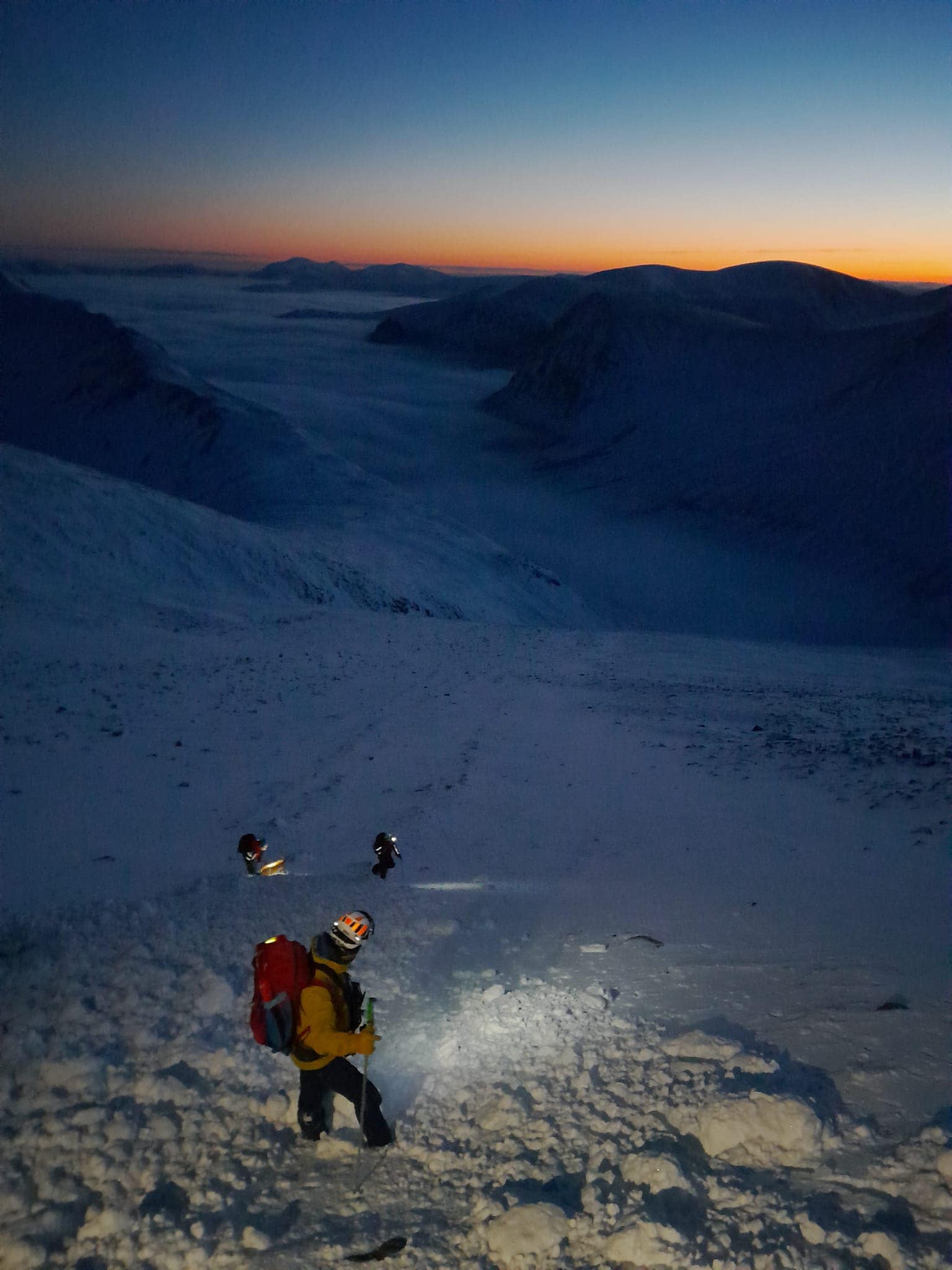 A previous avalance was triggered on Tuesday, below Ben Macdui summit toward Tailler burn. The debris was searched by the mountain rescue.