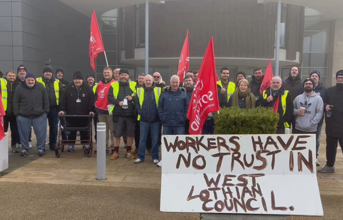 West Lothian joiners, bricklayers and electricians strike over council pay