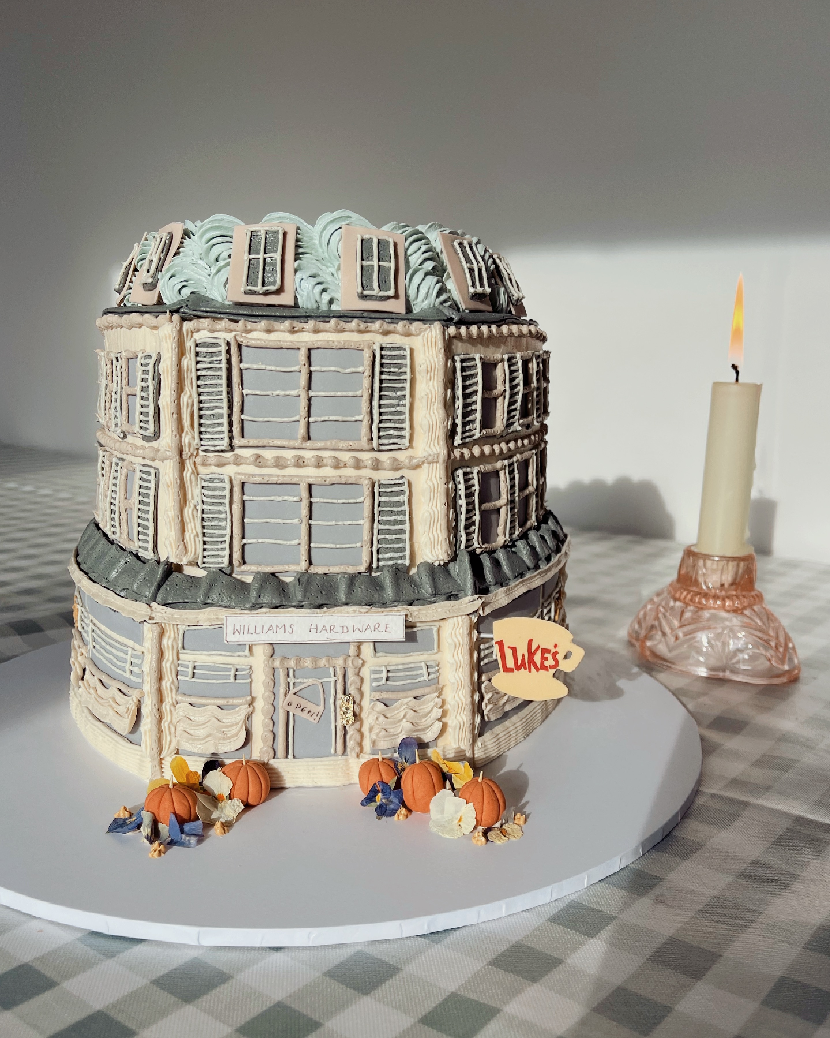 Bridie West has also made a cake which resembles Luke’s Diner from the TV show Gilmour Girls (Bridie West/PA) 