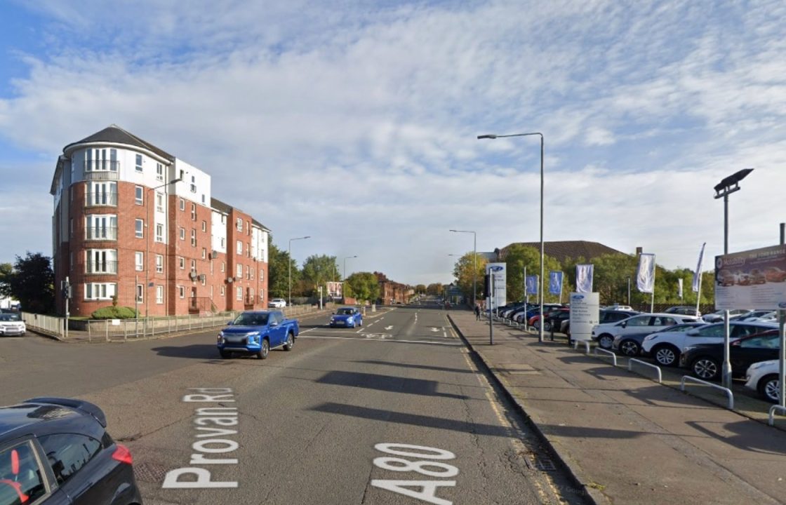 Elderly man dies after crashing into parked vehicle in Glasgow