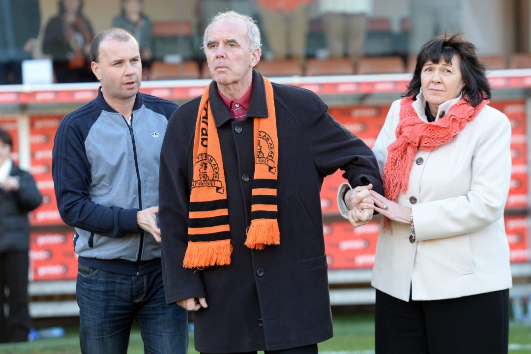 Ex-Dundee Utd ace Frank Kopel, and wife Amanda, make an appearance on the pitch in 2014