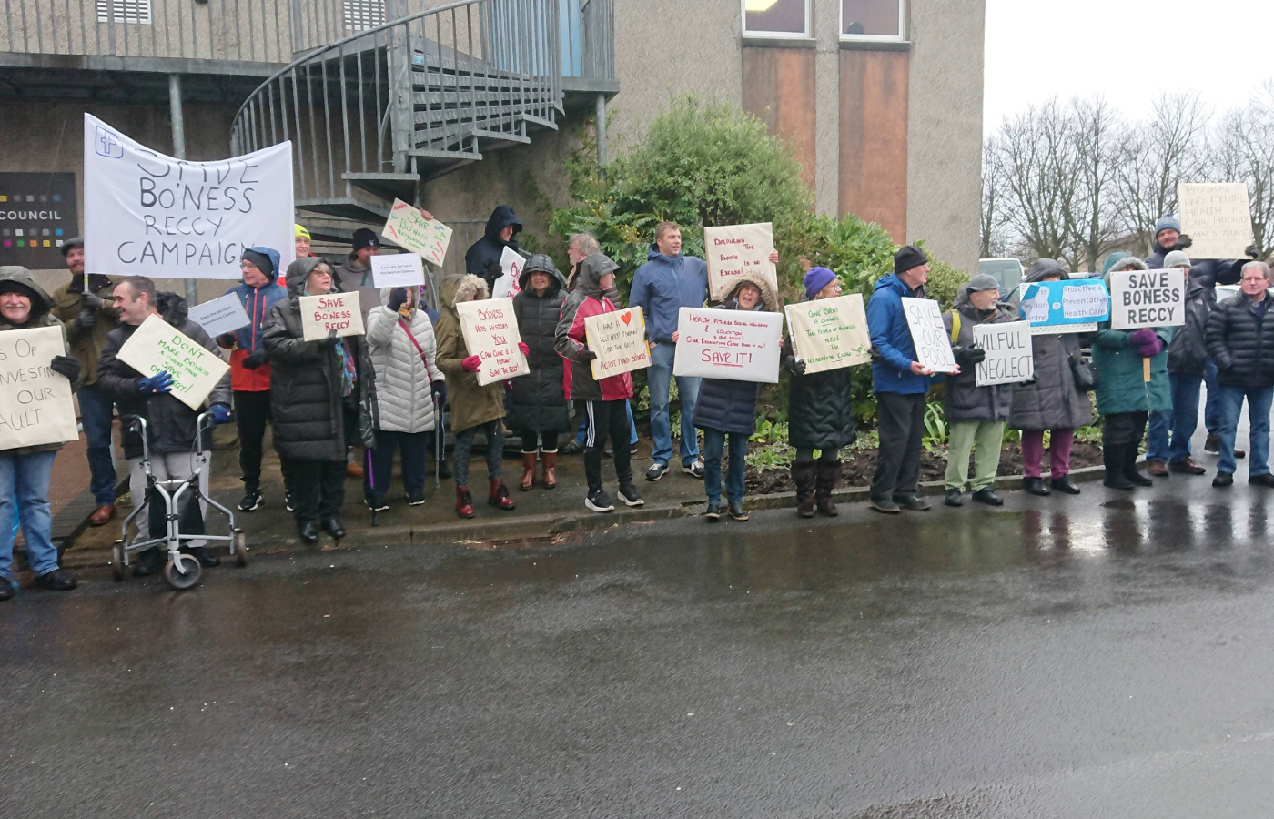 Protestors outside Bo'ness swimming pool following it's closure. 