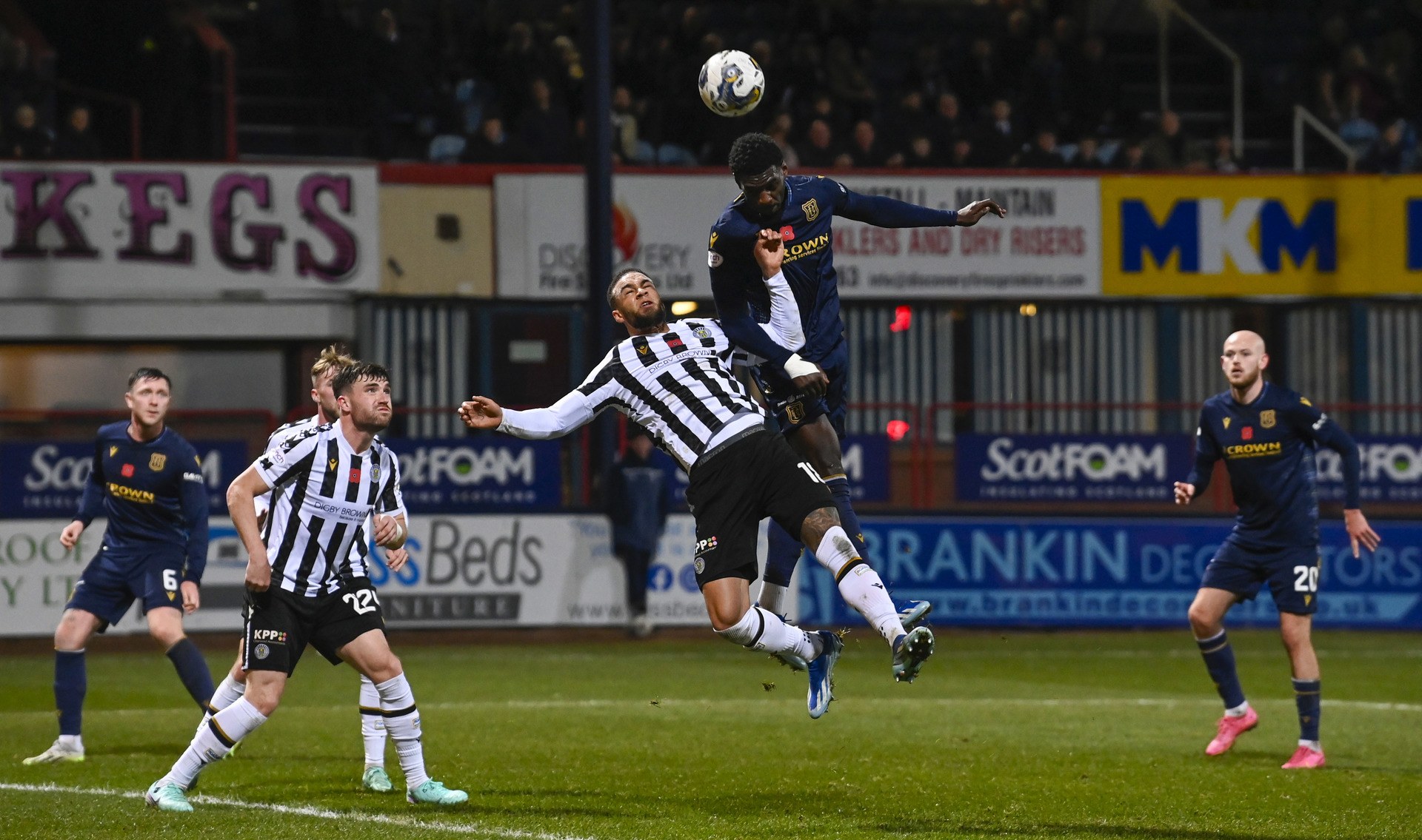 Dundee and St Mirren are fighting it out for a European place. (Photo by Rob Casey / SNS Group)