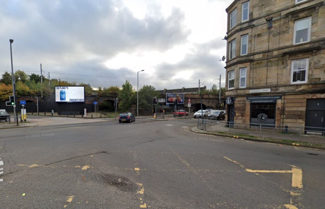 Teenager arrested after ‘leading police on car chase’ in Paisley before crashing