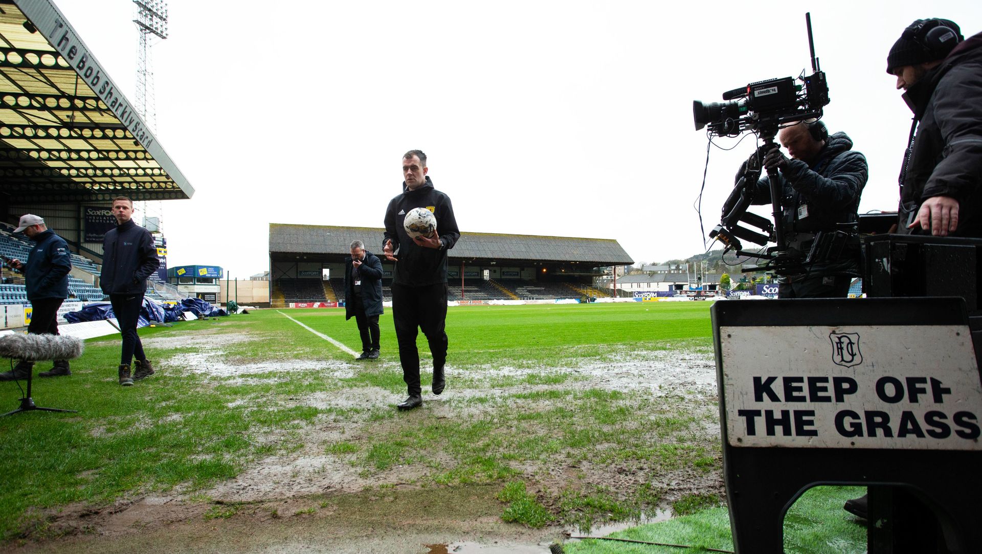 Referee Don Robertson calls the match off during a secondary pitch inspection ahead of a Premiership match between Dundee and Rangers. (Photo by Ewan Bootman / SNS Group)