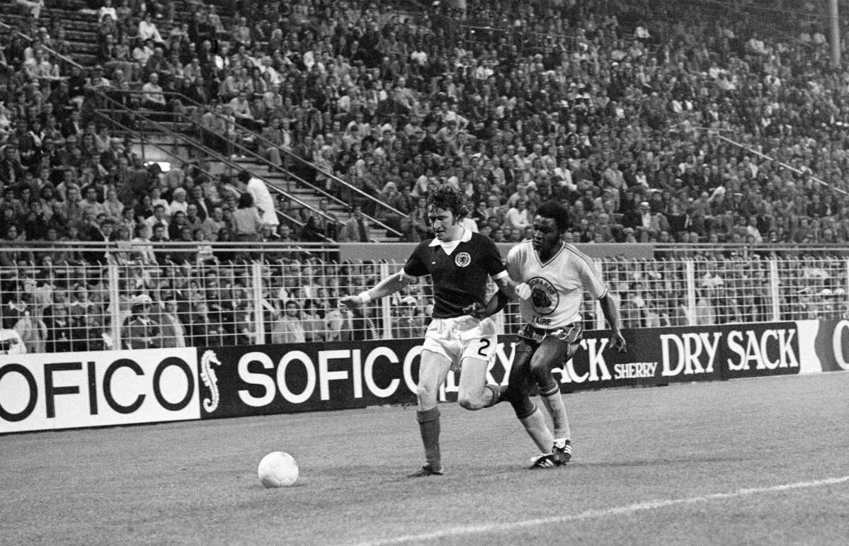 1974 World Cup First Round Group Two match at the Westfalenstadion, Dortmund, West Germany. Zaire 0 v Scotland 2. Sandy Jardine in a race for the ball with Mwanaza Nel Nokumbo, 14th June 1974. (Photo by Monte Fresco/Mirrorpix/Getty Images)