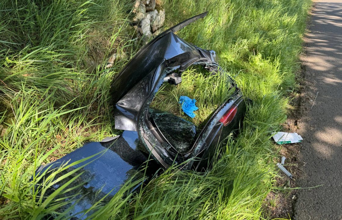 Five teens in hospital with ‘serious’ injuries after car crashes into tree in East Kilbride