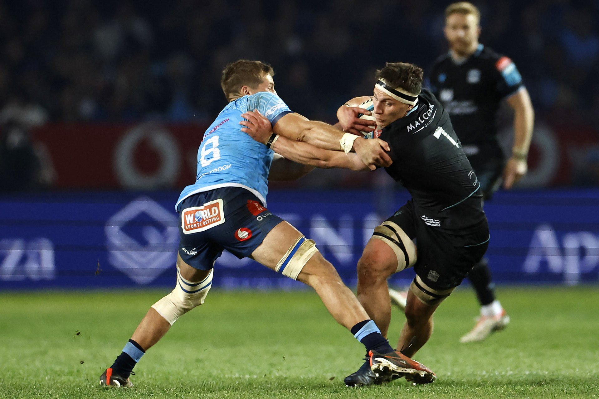 Bulls' South African number eight Cameron Hanekom (L) tackles Glasgow Warriors' Scottish open side flanker Rory Darge (R) during the United Rugby Championship (URC) final match between The Bulls (Pretoria) and Glasgow Warriors (Glasgow) at Loftus Versfeld stadium in Pretoria on June 22, 2024. (Photo by Phill Magakoe / AFP)