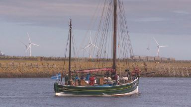 Youngsters take part in taster sessions for Tall Ships race