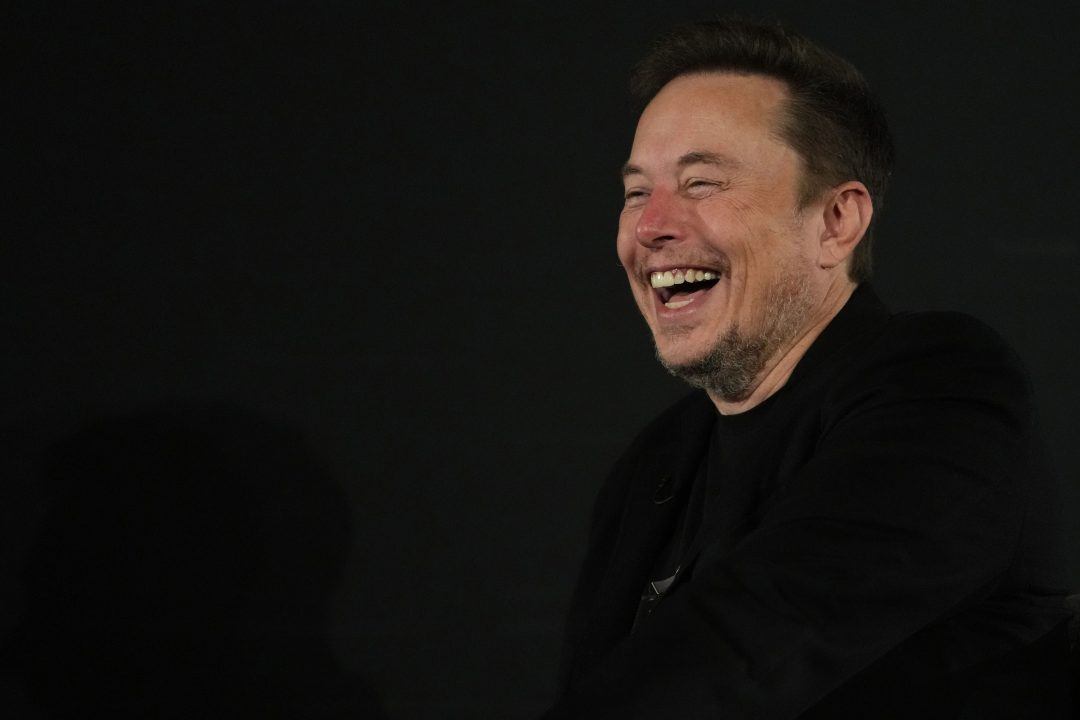 Elon Musk: Tesla will begin using humanoid robots next year