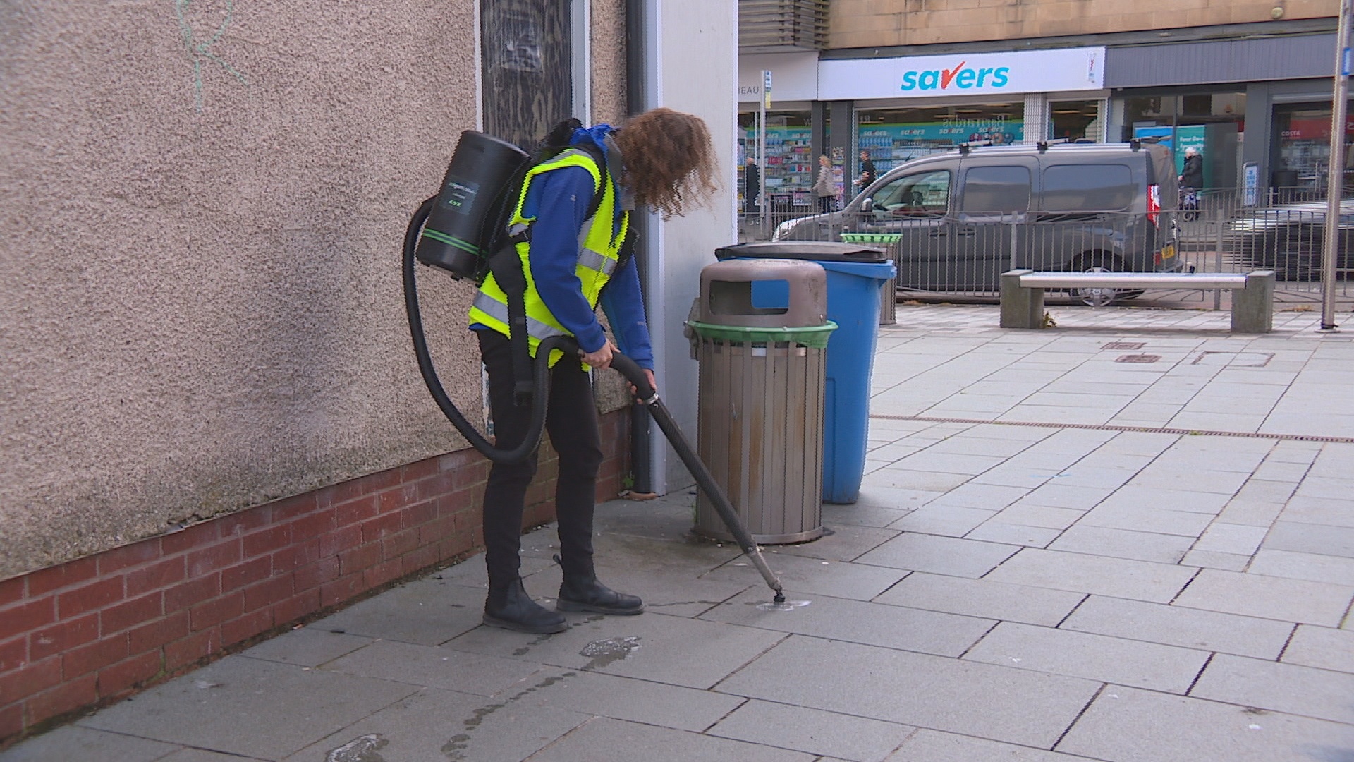 Council workers are taking to the streets to clean up discarded chewing gum blighting pavements across South Lanarkshire.