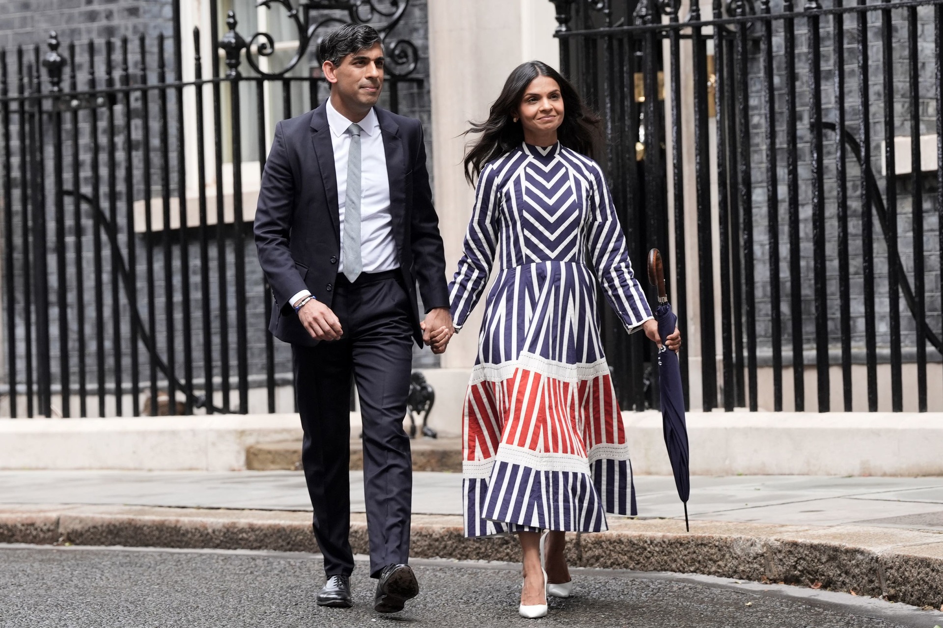 Outgoing Conservative prime minister Rishi Sunak with his wife Akshata Murty leave 10 Downing Street (Stefan Rousseau/PA) 