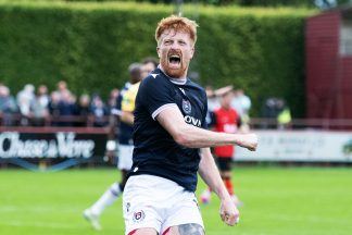 Simon Murray demands Dundee stay ‘level-headed’ after free-scoring start