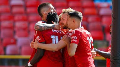 Aberdeen make it six wins from six with victory over St Mirren