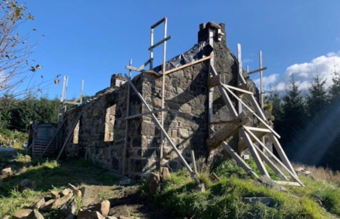 Volunteers work in ‘sub-zero temperatures’ to transform ‘hidden’ building into bothy in the Highlands