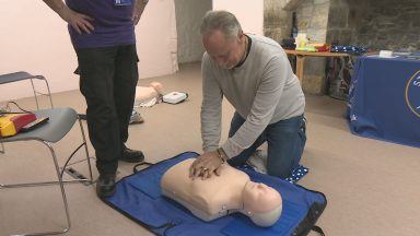 Free CPR lessons for visitors at Edinburgh Castle