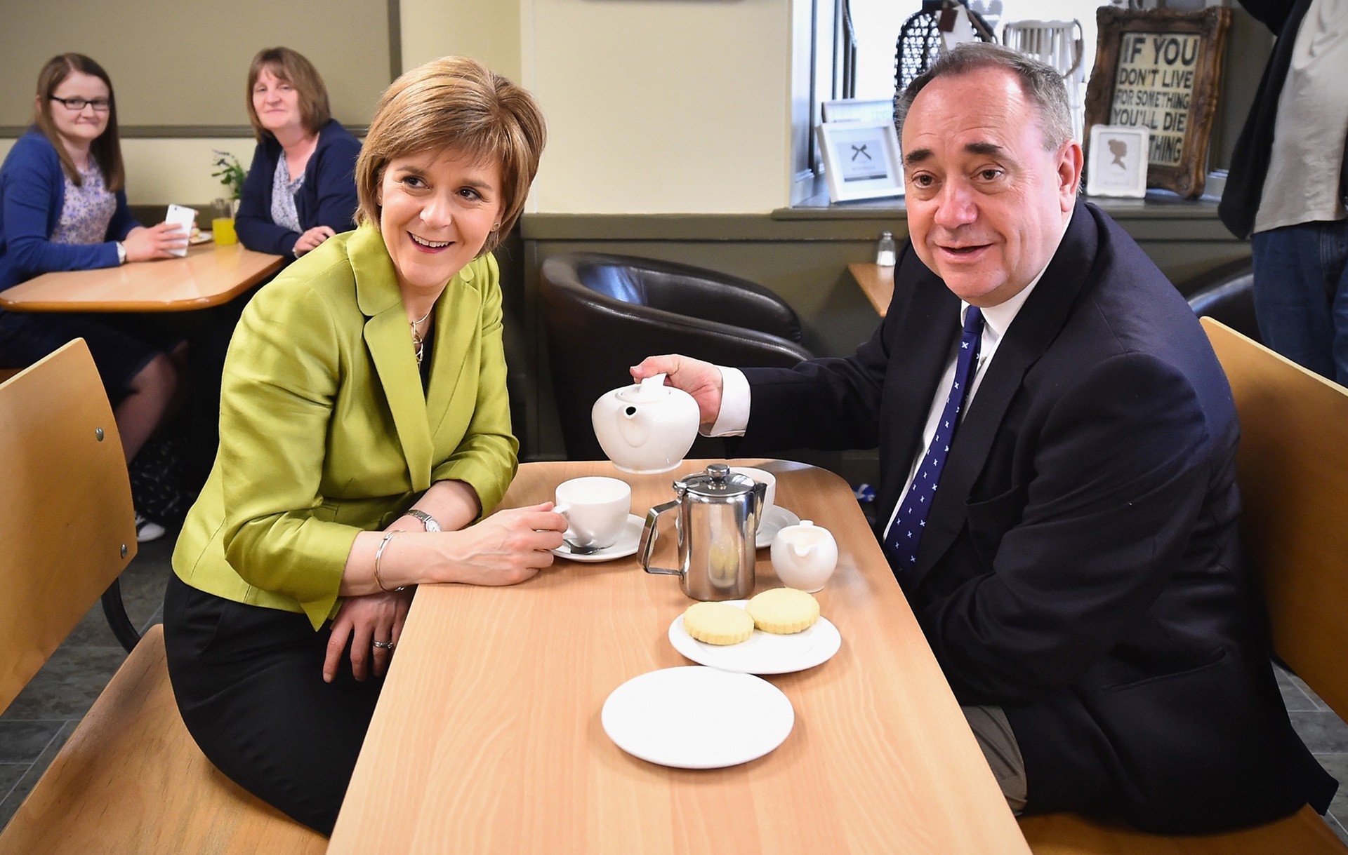 INVERURIE, SCOTLAND - APRIL 18:  (EDITORS NOTE: This image is a re-crop of #470190946)  SNP Leader Nicola Sturgeon and Alex Salmond campaign in the Gordon constituency on April 18, 2015 in Inverurie, Scotland. The First Minister joined  Alex Salmond to highlight the fact that only the SNP represent all parts of Scotland.  (Photo by Jeff J Mitchell/Getty Images)