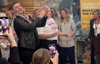 Wet Wet Wet star Marti Pellow performs Lorraine Kelly charity single at cancer centre