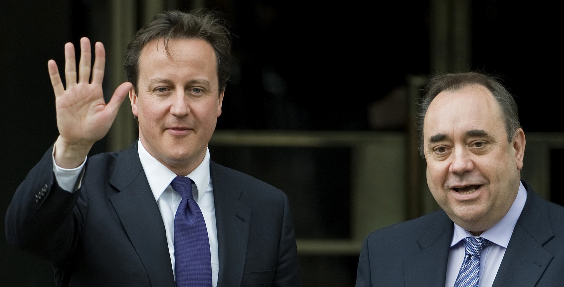 Alex Salmond greets David Cameron, on the steps of St Andrews House, in Edinburgh, Scotland on May 14, 2010. (Getty Images)