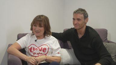 Change+Check: Lorraine Kelly and Marti Pellow on ‘special’ new recording of single Love Is All Around for breast cancer