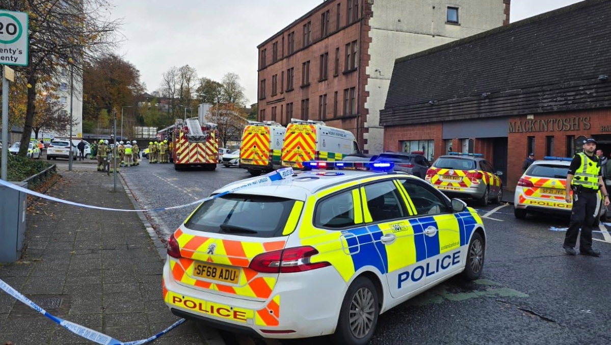 People have been urged to avoid the area around Overtoun Court, off Dunswin Avenue, which is next to Dalmuir train station.