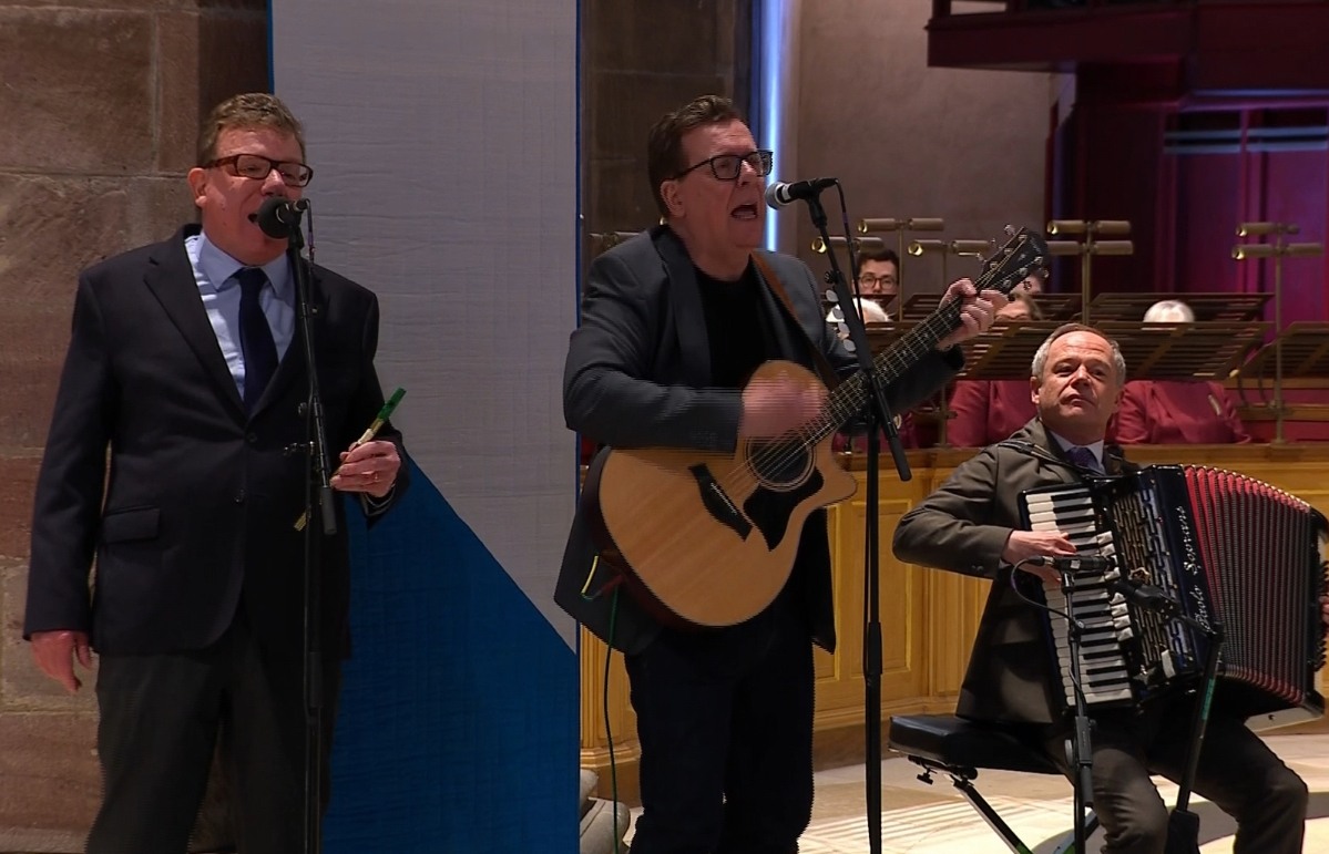 Proclaimers performed their pro-independence song Cap In Hand.