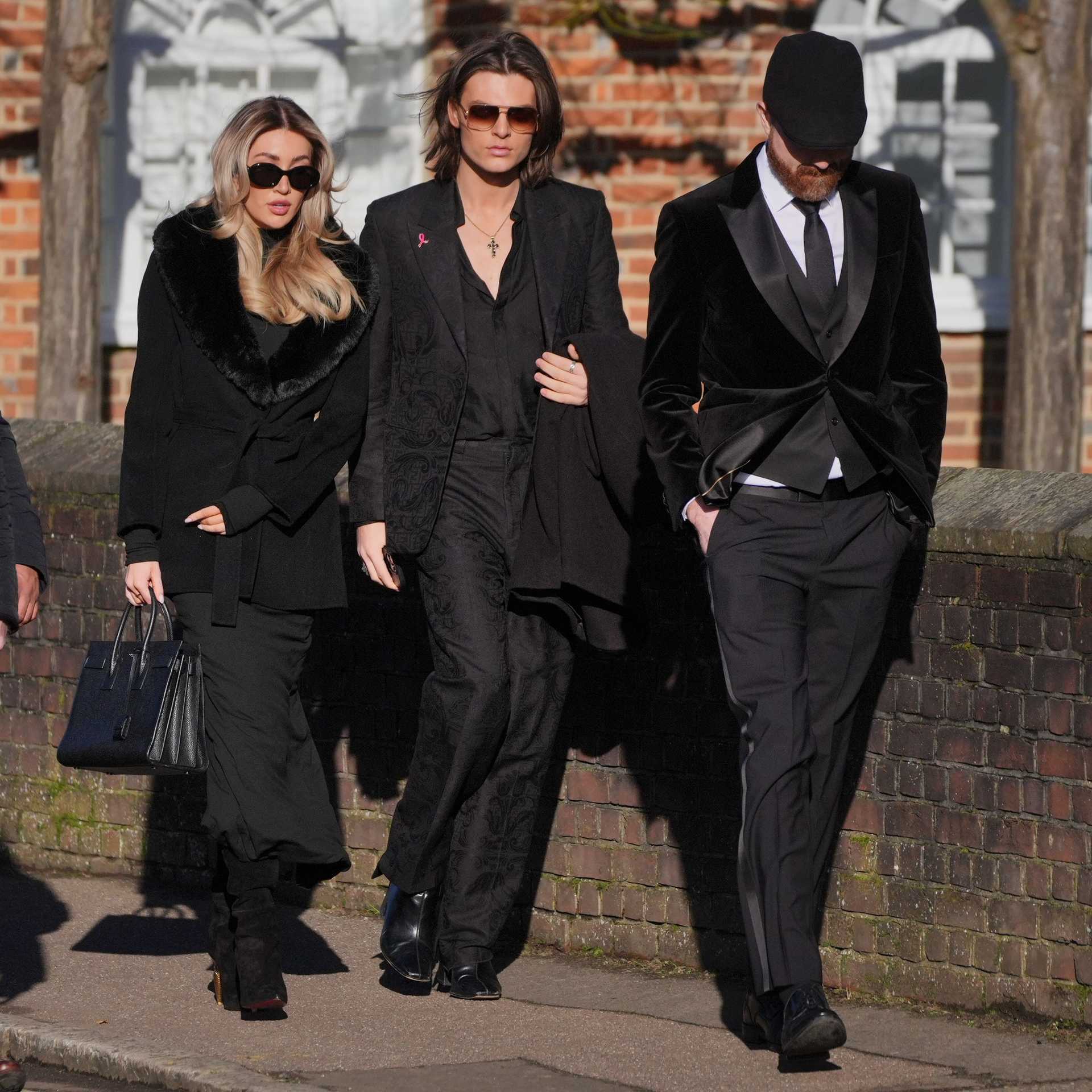 Kate Cassidy and Damian Hurley (centre) arrive for the funeral service