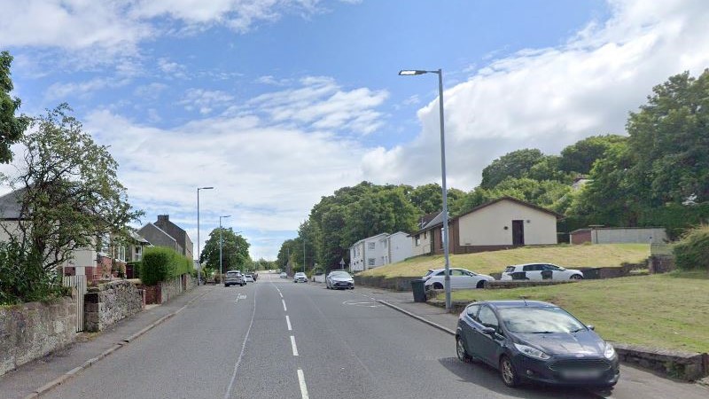 Man dead and driver in hospital after car crashes into parked vehicle in Port Glasgow