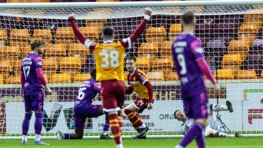 Apostolos Stamatelopoulos nets brace as Motherwell edge thriller with Dundee Utd