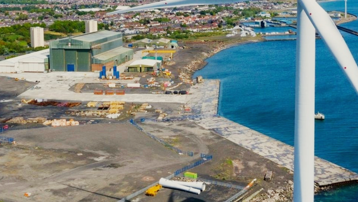 Harland & Wolff (Methil) is situated on the north bank of the nine mile wide Firth of Forth estuary, a deep water estuary on the east coast of Scotland, with unrestricted access to open sea.