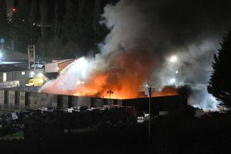 M90 closed in both directions due to Perth recycling centre fire