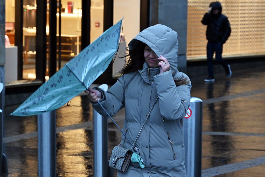 Schools, driving, supermarkets: What happens during a red weather warning?