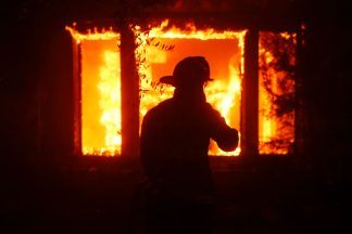 Huge wildfires kill two and destroy 1,000 structures in Los Angeles