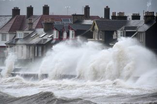 Storm Eowyn: Amber warning issued by Met Office as Scotland to be hit with 90mph winds